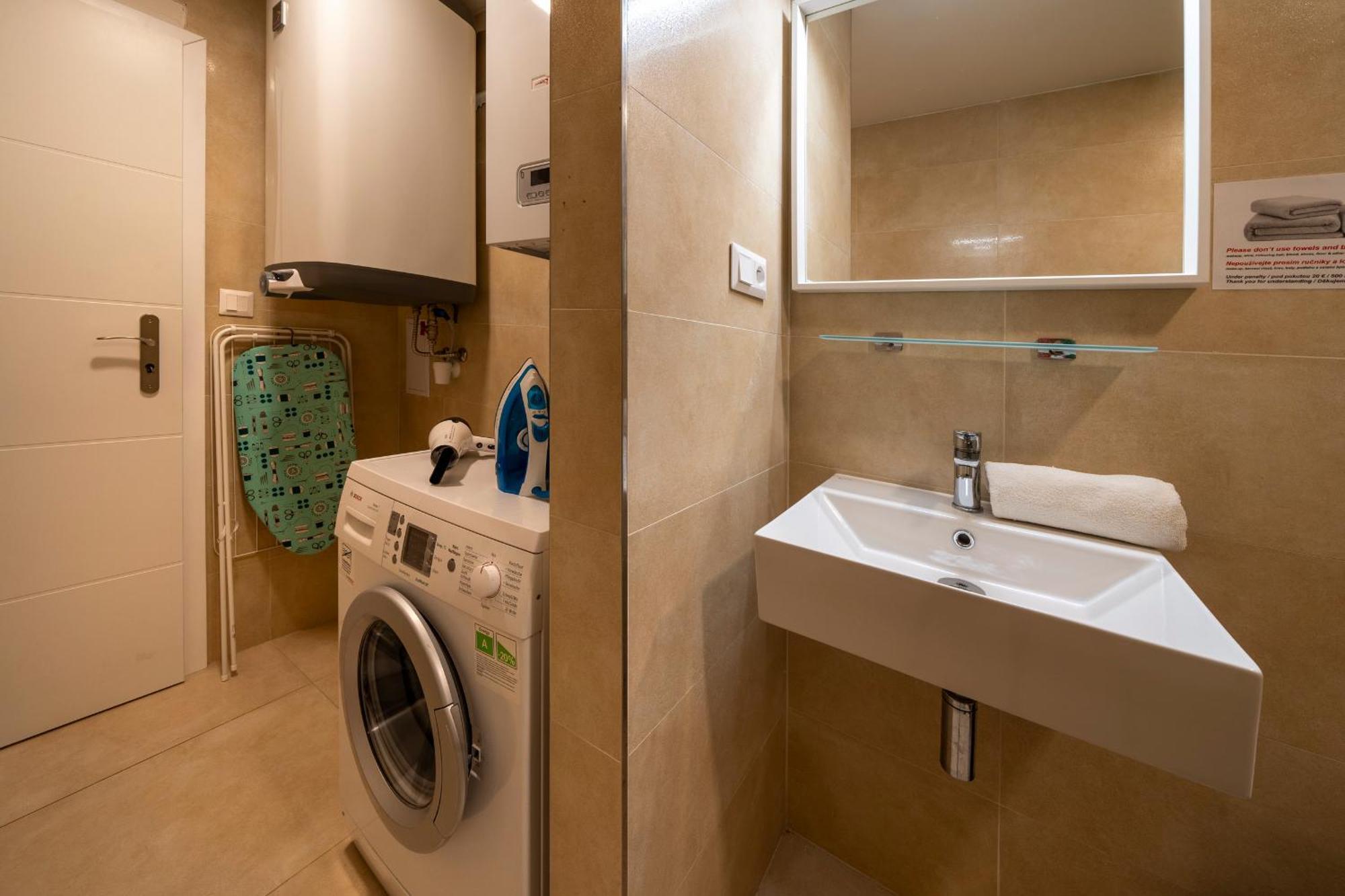Apart Hotel Zborovska Praga Zewnętrze zdjęcie